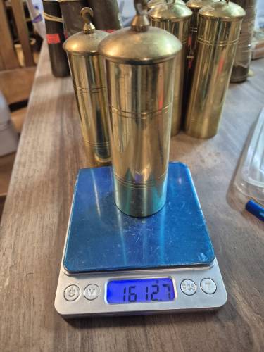 Antika Saat Ağırliğı 1600gr Aralığındadır. Dönem Ürünüdür. . Hollanda Alman Saatlerinde kullanılır Takım 2 adet Fiyatı - 0